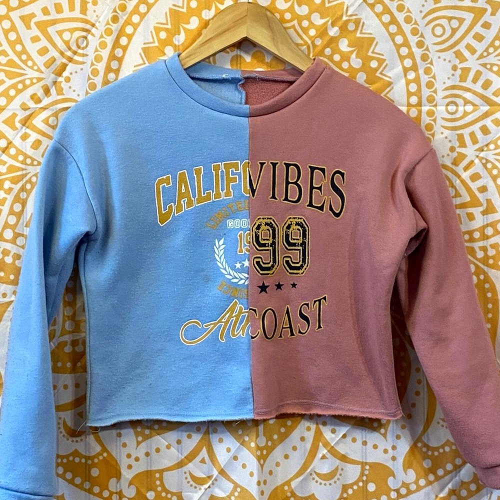 Cropped lightweight Sweatshirt Blue and Pink size Girls Medium